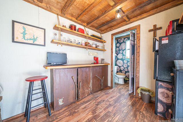 607 Mountain, Lakehills, TX 78063