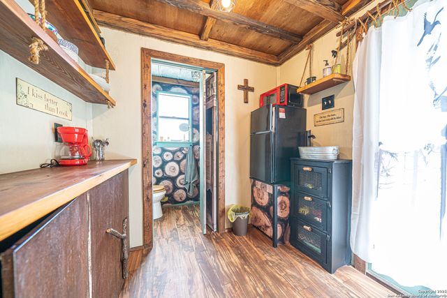 607 Mountain, Lakehills, TX 78063