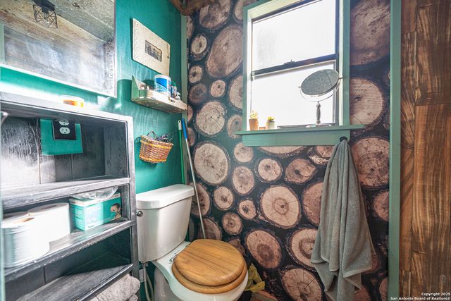 607 Mountain, Lakehills, TX 78063