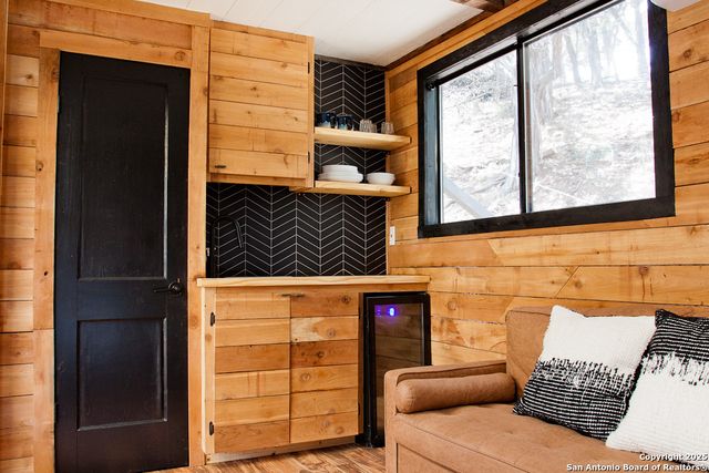 607 Mountain, Lakehills, TX 78063