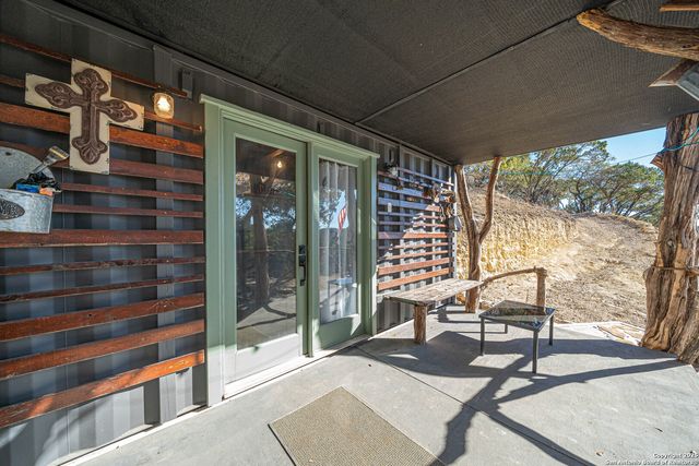 607 Mountain, Lakehills, TX 78063