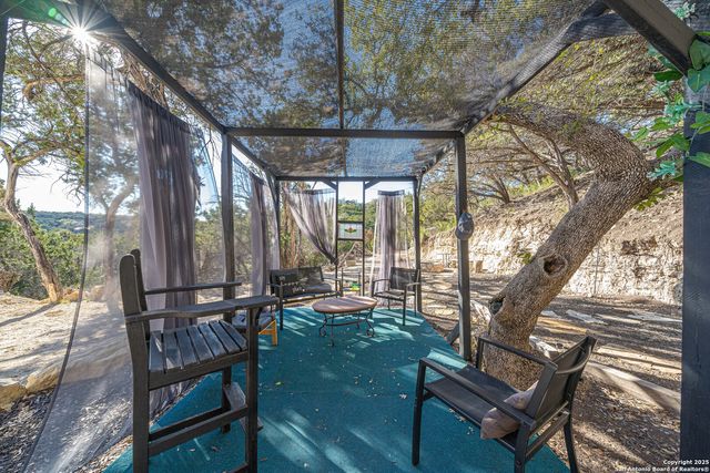 607 Mountain, Lakehills, TX 78063