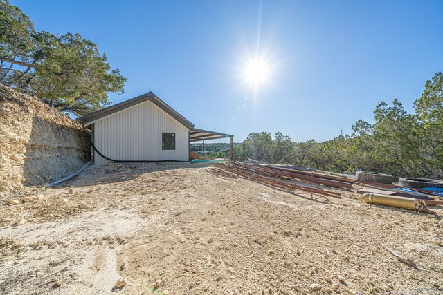 607 Mountain, Lakehills, TX 78063