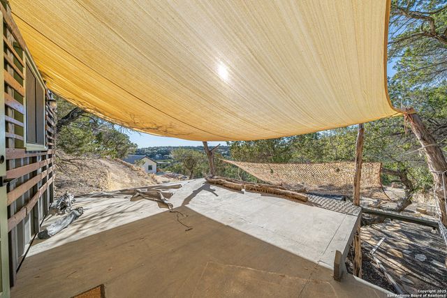 607 Mountain, Lakehills, TX 78063