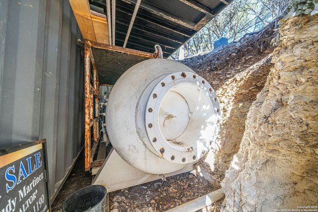 607 Mountain, Lakehills, TX 78063