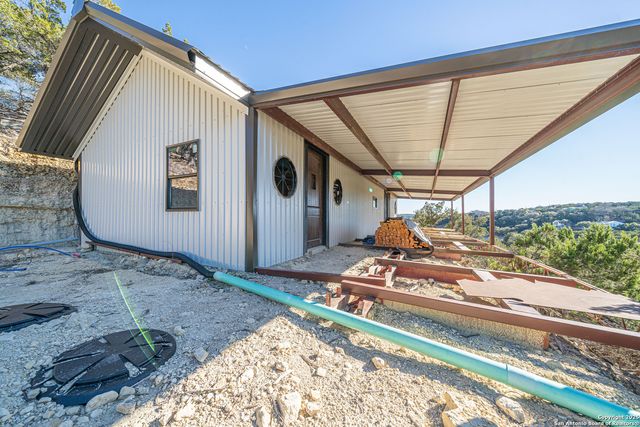 607 Mountain, Lakehills, TX 78063