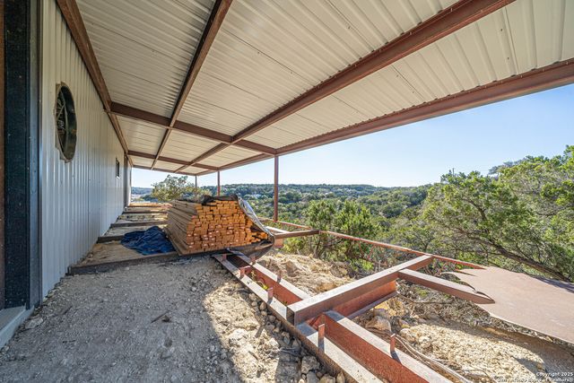 607 Mountain, Lakehills, TX 78063