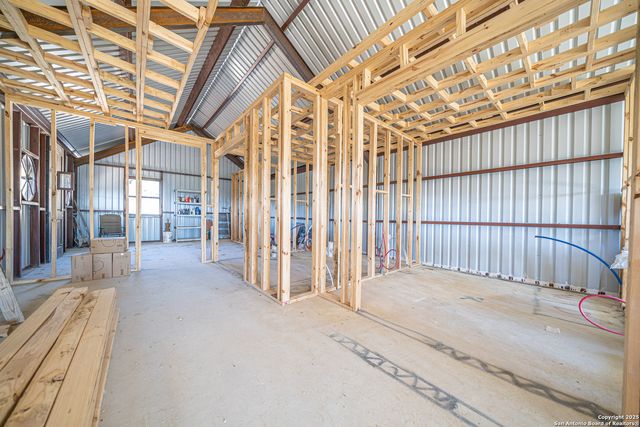 607 Mountain, Lakehills, TX 78063