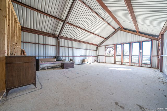 607 Mountain, Lakehills, TX 78063