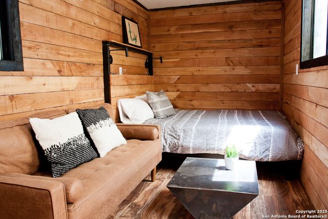 607 Mountain, Lakehills, TX 78063