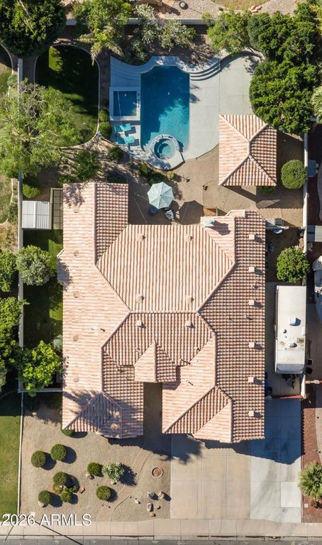 Image 1 of property listing at 2047 E VICTOR Road, Gilbert, AZ 85296