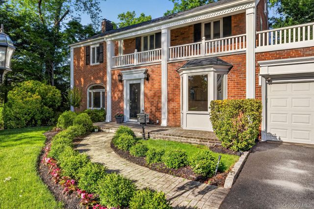190 Sussex Drive, Manhasset, NY 11030