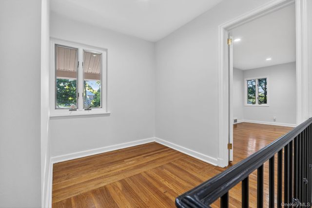 190 Sussex Drive, Manhasset, NY 11030