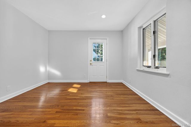 190 Sussex Drive, Manhasset, NY 11030