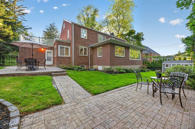 190 Sussex Drive, Manhasset, NY 11030