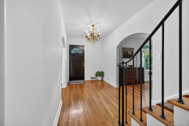 190 Sussex Drive, Manhasset, NY 11030