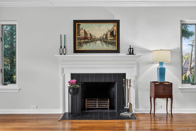 190 Sussex Drive, Manhasset, NY 11030