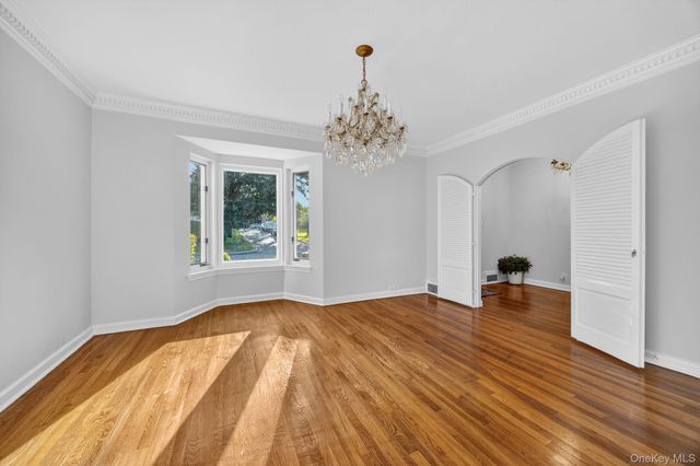 190 Sussex Drive, Manhasset, NY 11030