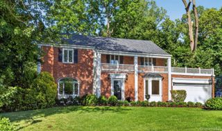 190 Sussex Drive, Manhasset, NY 11030