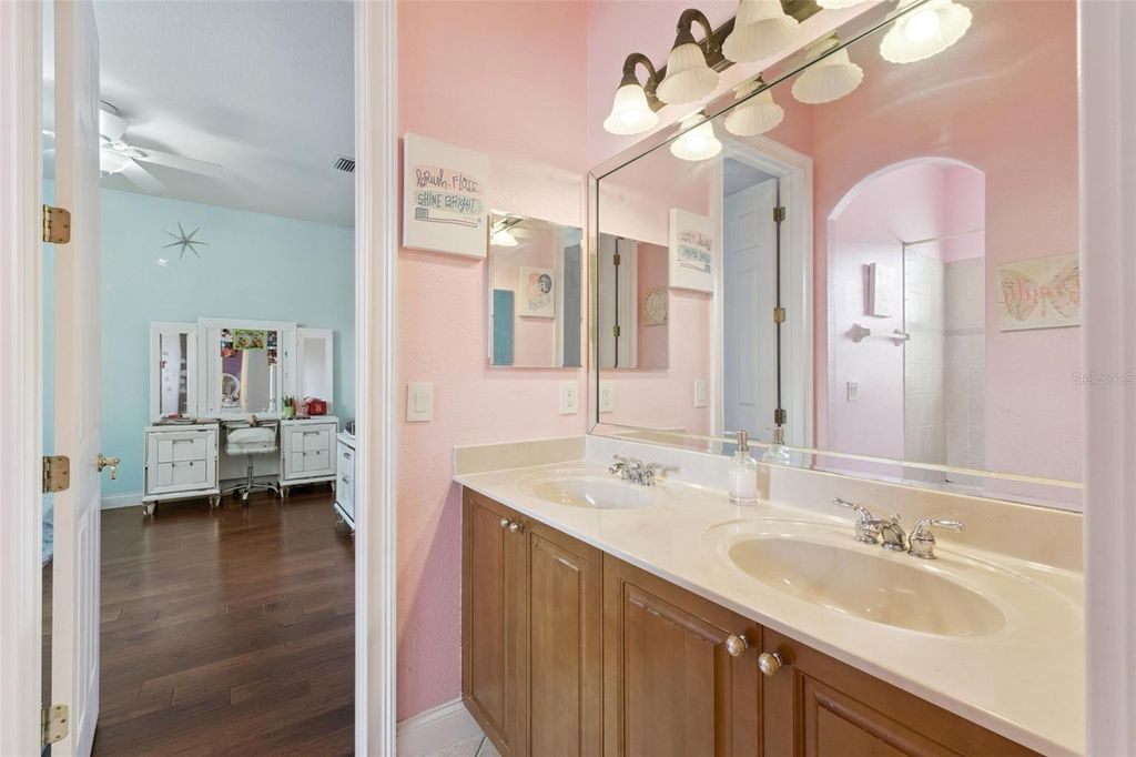 Image 25 of property listing at 11044 HAWKSHEAD COURT, Windermere, FL 34786