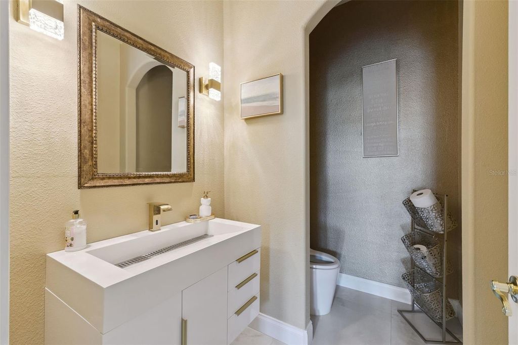 Image 27 of property listing at 11044 HAWKSHEAD COURT, Windermere, FL 34786