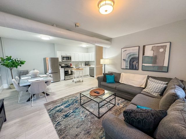 636 Washington St 1, Brookline, MA 02446