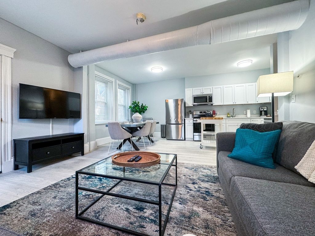 636 Washington St 1, Brookline, MA 02446