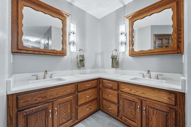 613 E Nokomis Drive, Syracuse, IN 46567