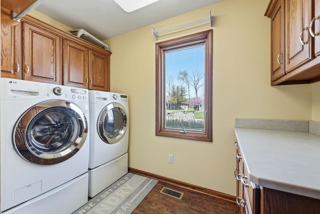 613 E Nokomis Drive, Syracuse, IN 46567