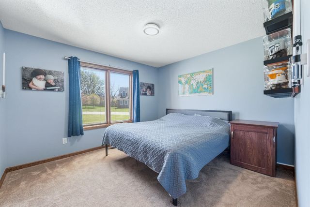 613 E Nokomis Drive, Syracuse, IN 46567