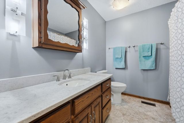613 E Nokomis Drive, Syracuse, IN 46567