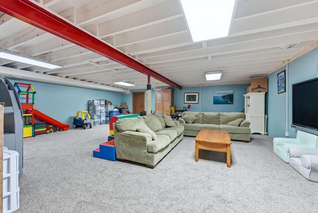 613 E Nokomis Drive, Syracuse, IN 46567