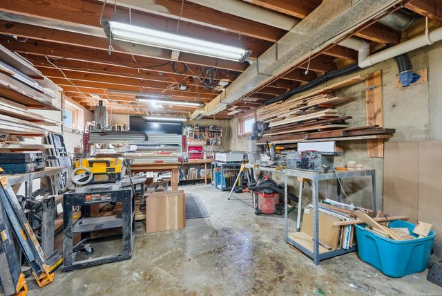 613 E Nokomis Drive, Syracuse, IN 46567
