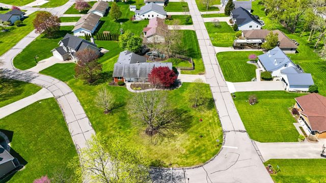 613 E Nokomis Drive, Syracuse, IN 46567