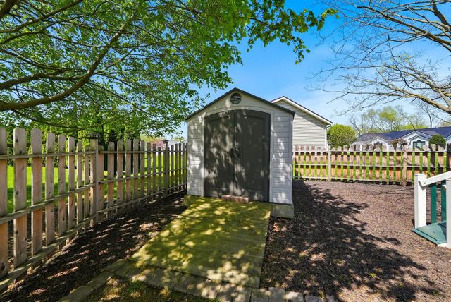 613 E Nokomis Drive, Syracuse, IN 46567