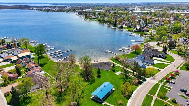 613 E Nokomis Drive, Syracuse, IN 46567