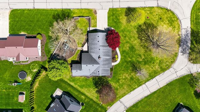 613 E Nokomis Drive, Syracuse, IN 46567