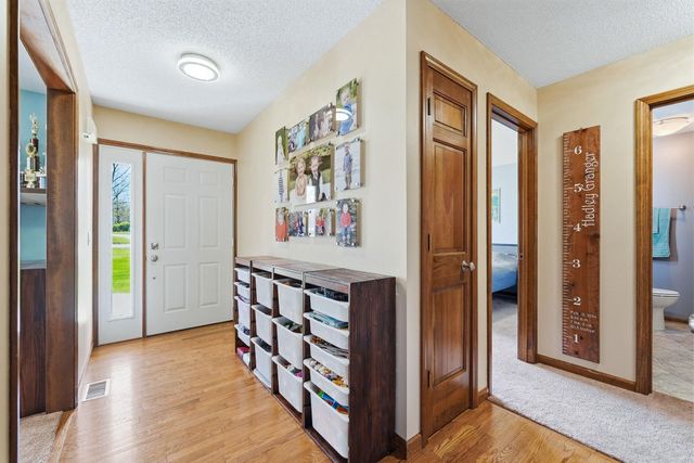 613 E Nokomis Drive, Syracuse, IN 46567
