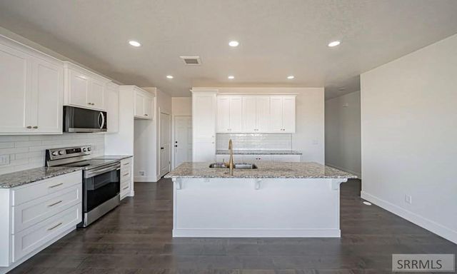 102 N Stocktrail Drive, Idaho Falls, ID 83401