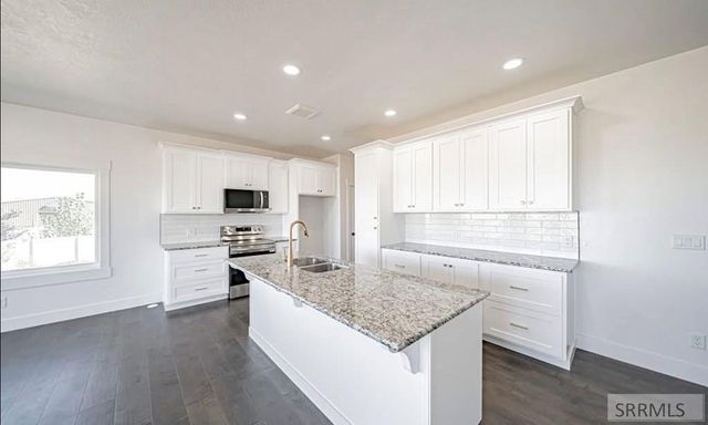 102 N Stocktrail Drive, Idaho Falls, ID 83401