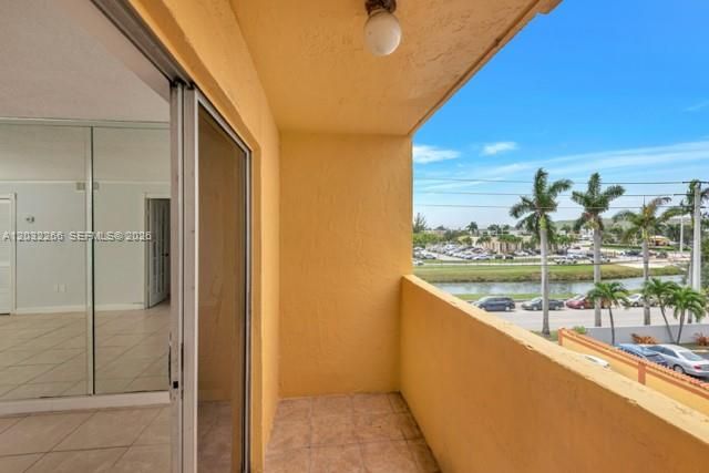 2735 W 52nd Street 402, Hialeah, FL 33016