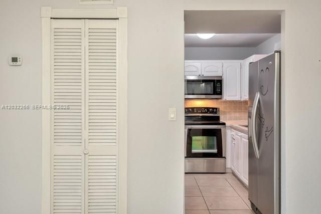 2735 W 52nd Street 402, Hialeah, FL 33016
