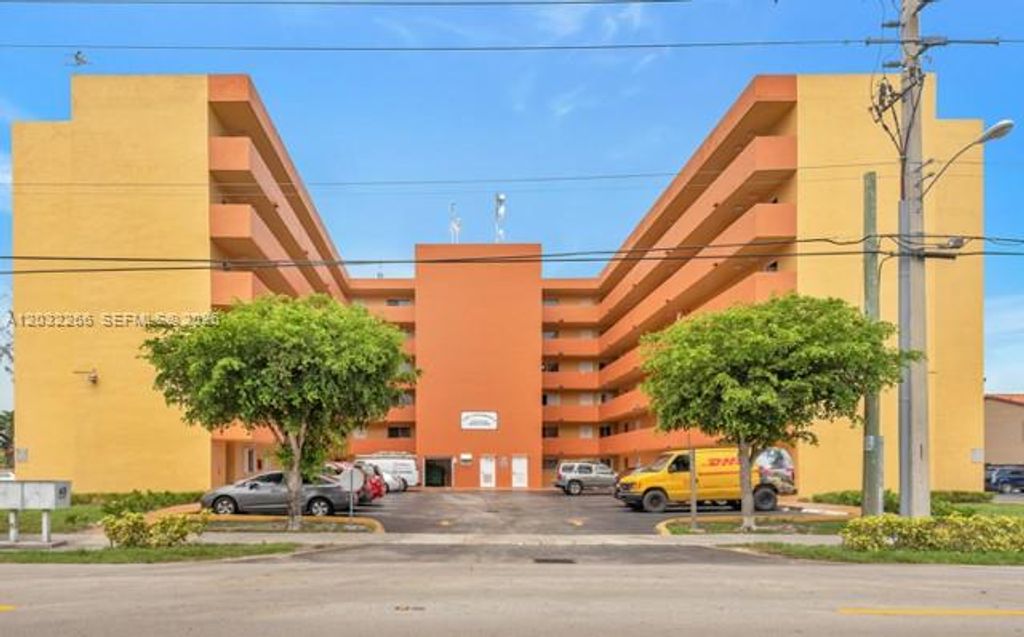2735 W 52nd Street 402, Hialeah, FL 33016