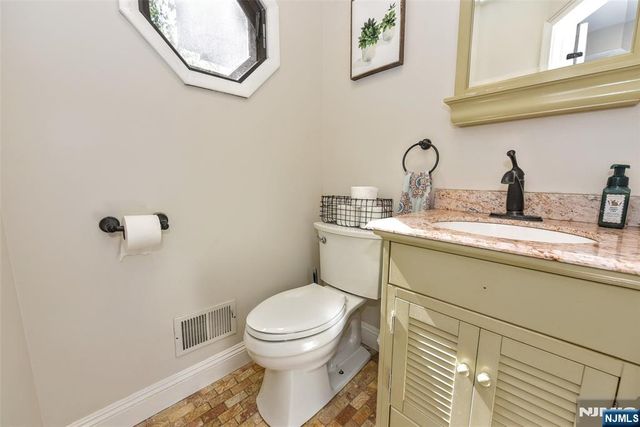 15B Brookside Heights 15B, Wanaque, NJ 07465