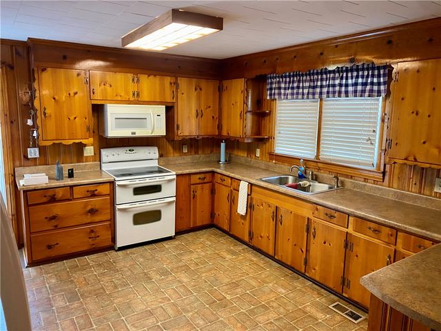 6979 Highway 28 Highway, Iva, SC 29655