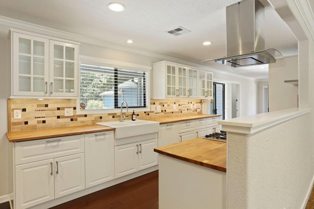 9109 Valley Dr, Stockton, CA 95212