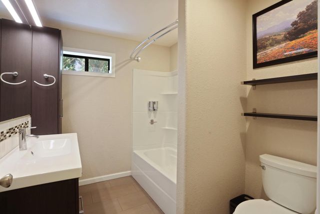9109 Valley Dr, Stockton, CA 95212