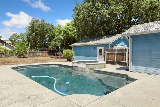 9109 Valley Dr, Stockton, CA 95212