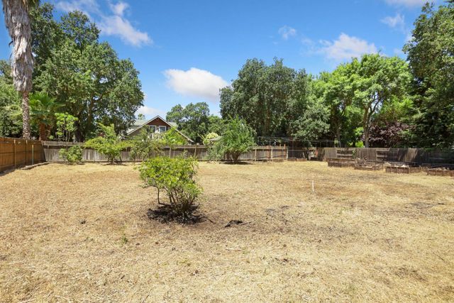 9109 Valley Dr, Stockton, CA 95212