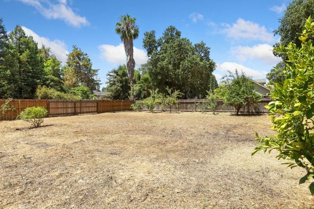 9109 Valley Dr, Stockton, CA 95212